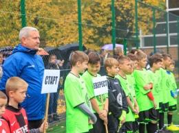 Новое поле для будущих чемпионов: Метинвест оборудовал тренировочную базу для молодых футболистов