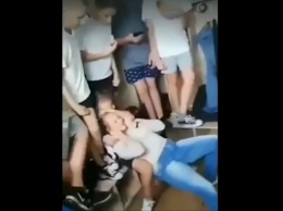 В запорожской школе подросток пытался задушить одноклассницу