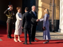 Зеленские прилетели в Латвию с официальным визитом: какой наряд выбрала первая леди