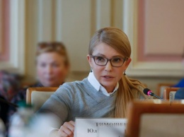 Тимошенко похвасталась в Раде новыми ботинками от Prada