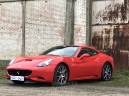Спорткар Ferrari покоряет разбитые дороги Карпат