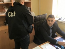 В Одессе оперативники СБУ и ГБР задержали госисполнителя, который вымогал деньги за снятие ареста с автомобиля