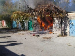 В Мелитополе пенсионер пытался затушить загоревшийся автомобиль, но сам получил травмы