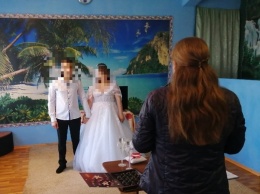 На Николаевщине в колонии провели церемонию бракосочетания