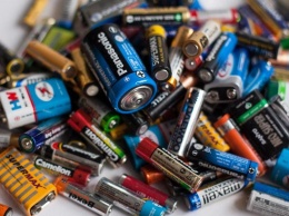 Минприроды хочет запретить выбрасывать батарейки вместе с мусором