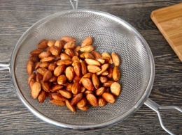 Экспертное мнение: орехи необходимо замачивать для избавления от канцерогенов