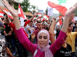 Массовые протесты в Ливане: Как платный WhatsApp вызвал беспорядки и призывы к революции в стране