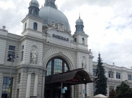 Во Львове "заминировали" вокзал и облгосадминистрацию