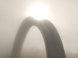 Киев "накрыло" густым туманом