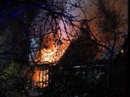 Мощный пожар разгорелся в Подольском районе Киева: все подробности