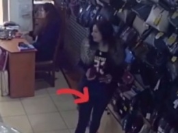 В Мелитополе женщина увела кошелек из-под носа продавца