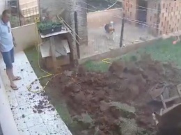 Бразилец подорвал свой двор из-за тараканов