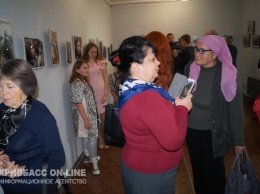 В Криворожском выставочном зале открылась выставка фоторабот журналиста Владимира Дуиманского, посвященная его светлой памяти