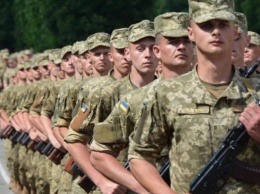 В ВСУ больше не будет сержантов и прапорщиков: что предусматривает закон о новых воинских званиях