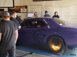 У Dodge Hellcat на диностенде загорелись тормоза (ВИДЕО)