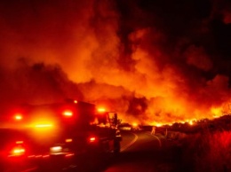 В Калифорнии полмиллиона людей оказались без электрики из-за пожара