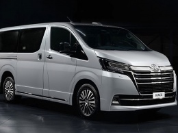 Toyota привезла в Россию роскошную версию минивэна Hiace