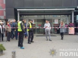 В Харькове возле супермаркета открыли стрельбу: есть погибший