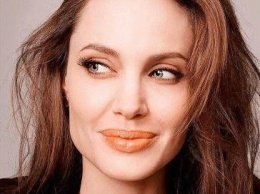 Анджелина Джоли рассказала почему удалила обе груди