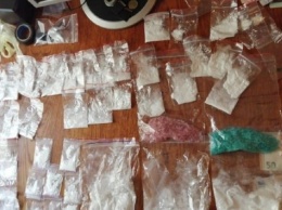 Сбывали «закладки» с психотропами: в Херсоне полиция разоблачила наркоторговцев