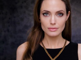 Анджелина Джоли призналась, почему удалила грудь