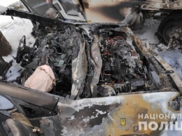 В Черноморске на стоянке транспортной компании сожгли автомобиль таможенника