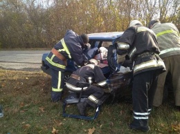 На Харьковщине грузовик столкнулся с «ВАЗом» Погибшую пассажирку доставали спасатели, - ФОТО