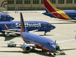 Пилотов американской авиакомпании обвинили в установке камер в туалете самолета