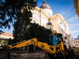 Во время незаконных работ во Львове строители обнаружили настоящий клад