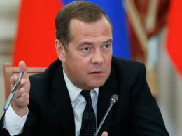 Медведев поручил ускорить российскую экономику