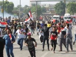 В Ираке из-за протестов ввели комендантский час