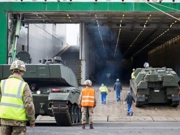 В Эстонию доставили 18 британских танков