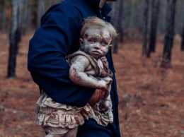 Родители устроили фотосессию с ребенком-зомби: жуткие кадры