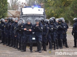 Готовятся к бунту? Полицейские и нацгвардейцы учились прекращать «массовые беспорядки» у Николаевской мэрии (ФОТО)