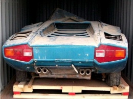 В грузовом контейнере спустя 40-лет найден уникальный спорткар (ФОТО)
