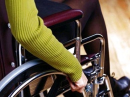 Лицам с инвалидностью повысят надбавки на уход: принят законопроект