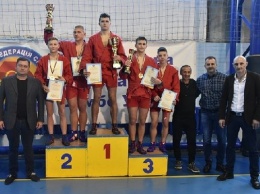Юные харьковские самбисты победили на чемпионате Украины