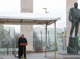 Комментарий: Как памятник Примакову стал памятником эпохе Путина