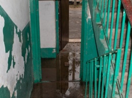 Мокрый Днепр: на Слобожанском проспекте затопило подъезд