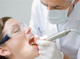 Стоматолог удалил пациенту рекордно длинный зуб