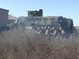 ЧП в Днепропетровске: аэропорт захватили боевики - спецназ поднят по тревоге. Фото, видео