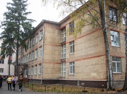 В Киеве семиклассница прыгнула из окна школы: появились подробности