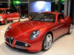Яркая выставка и призы: как прошло открытие мультибрендового салона Alfa Romeo и Fiat