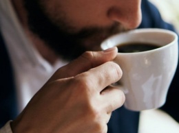 Гастроэнтеролог рассказала, кому опасно пить кофе по утрам
