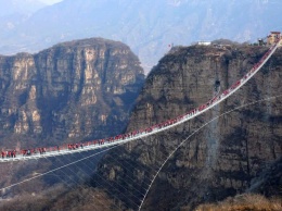 На востоке Китая закрыли все стеклянные мосты для проверки их безопасности