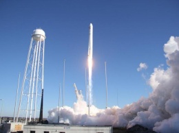 В США запустили ракету Antares с духовкой для астронавтов