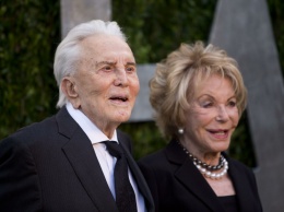 Ему 102, ей - 100: как выглядит и живет самая старая пара Голливуда