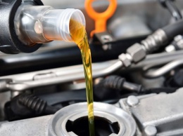 Специалисты рассказали, почему следует менять масло в двигателе, даже если оно светлое