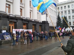 Малые предприниматели устроили протест возле Офиса Президента: чего требуют