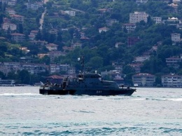 Три военных корабля РФ прошли в Черное море через Босфор
